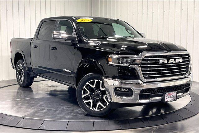 Used 2025 RAM 1500 Laramie AWD/4WD image 3