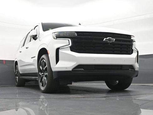 Used 2024 Chevrolet Suburban RST w/ Luxury Package RWD image 30