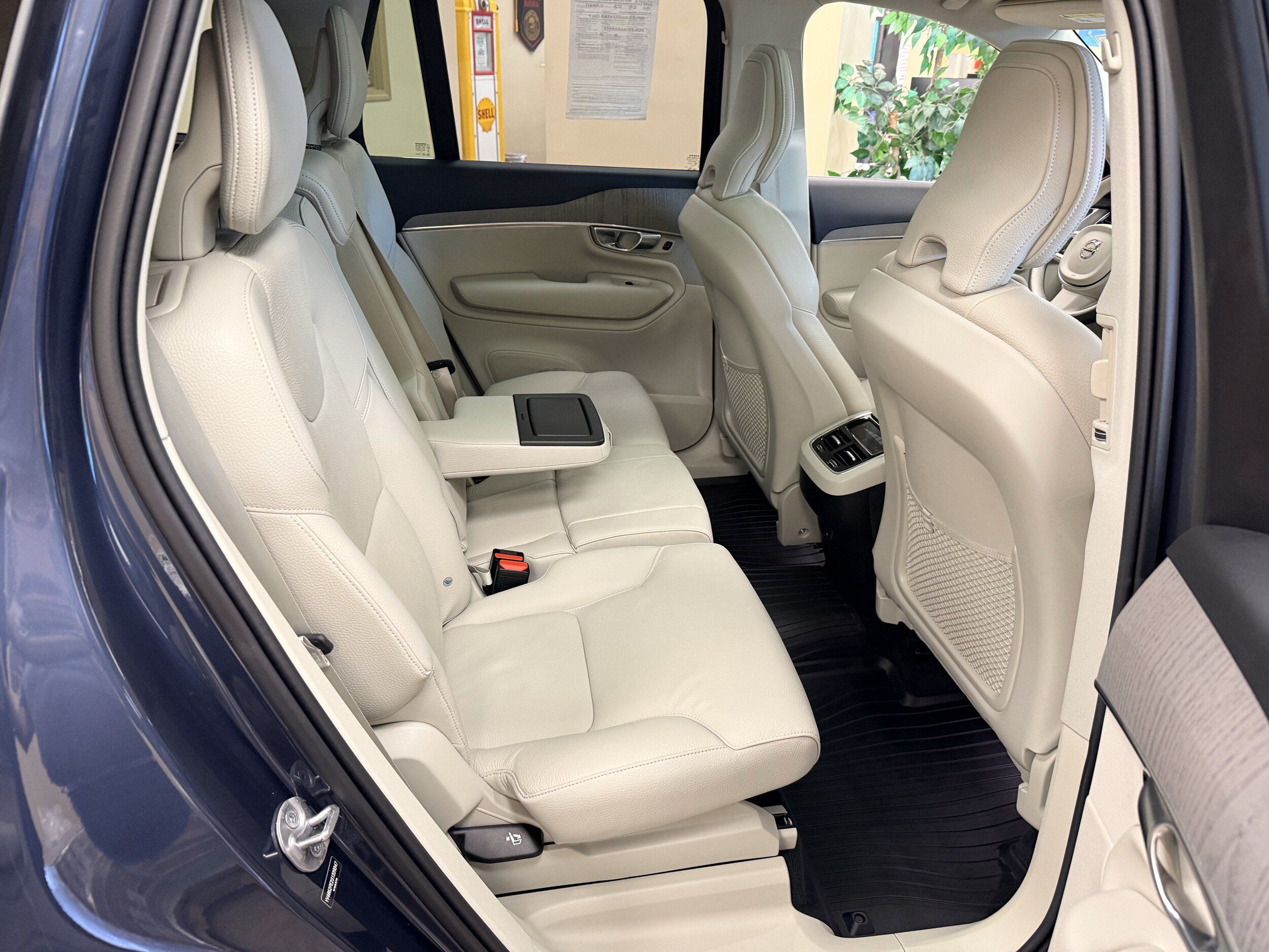 Used 2025 Volvo XC90 B6 Plus w/ Protection Package Premier AWD/4WD image 30