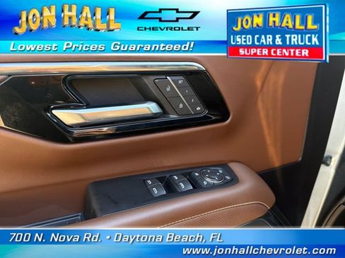 Used 2025 Chevrolet Suburban High Country AWD/4WD image 25
