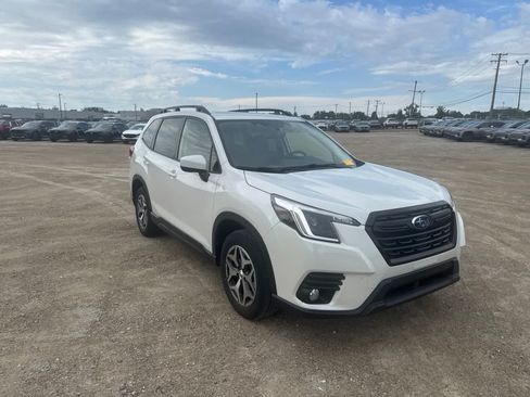 Used 2023 Subaru Forester Premium AWD/4WD image 4