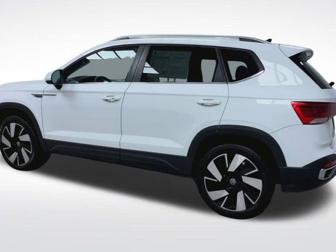 Used 2023 Volkswagen Taos SEL image 6