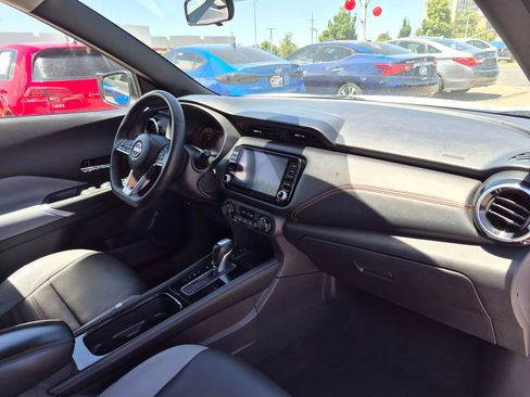 Used 2024 Nissan Kicks SR w/ SR Premium Package FWD image 31