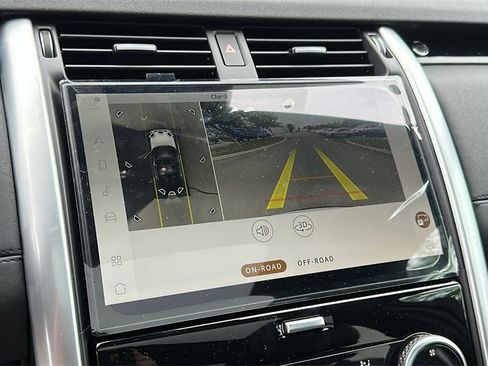 New 2025 Land Rover Discovery S image 19