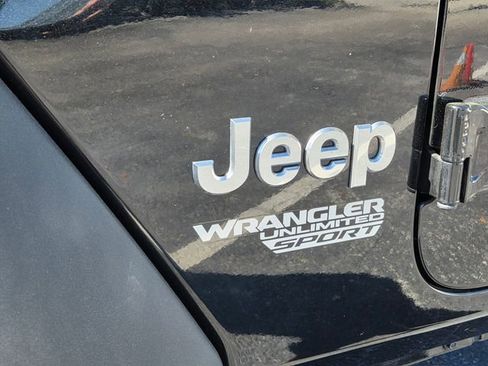 Used 2018 Jeep Wrangler Unlimited Sport S image 10