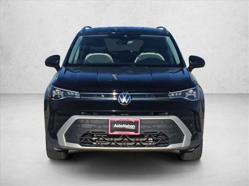 Used 2025 Volkswagen Taos SE FWD image 2