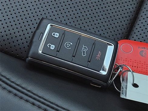 Used 2024 Jeep Wagoneer L 4WD w/ Premium Group I image 25