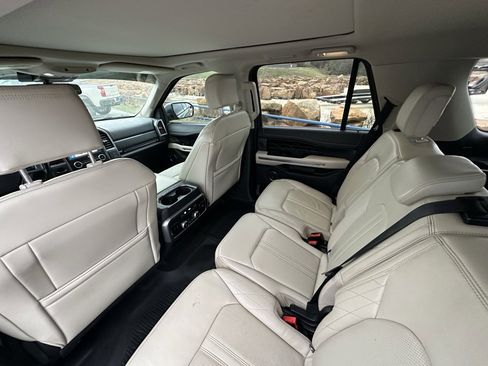 Used 2019 Ford Expedition Platinum image 18