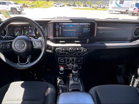 Used 2024 Jeep Wrangler Unlimited Rubicon 4xe AWD/4WD image 16