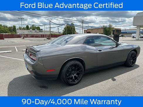 Used 2018 Dodge Challenger SXT RWD image 8