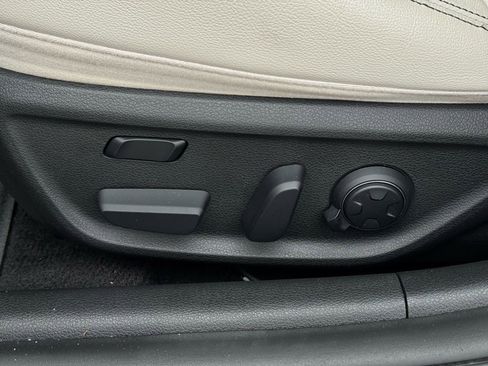 Used 2021 Genesis G70 3.3T image 30