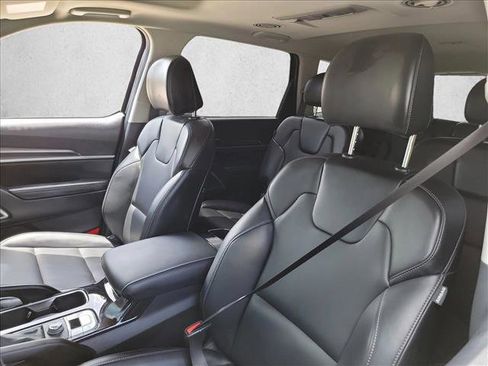 Used 2025 Kia Telluride S FWD image 13