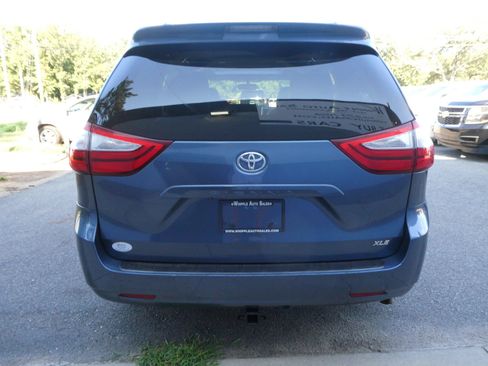 Used 2015 Toyota Sienna XLE FWD image 6