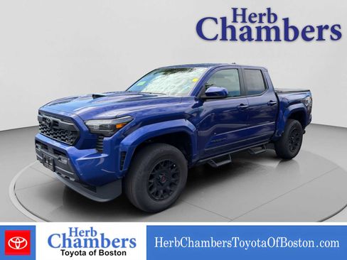 Used 2025 Toyota Tacoma TRD Sport AWD/4WD image 8