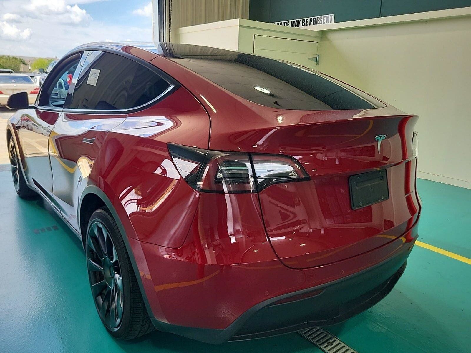 Used 2022 Tesla Model Y Long Range AWD/4WD image 3