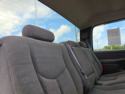 Used 2004 Chevrolet Silverado 2500 LS w/ Skid Plate Package AWD/4WD image 18