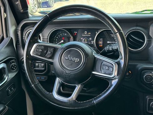 Used 2022 Jeep Wrangler Unlimited Sahara AWD/4WD image 18