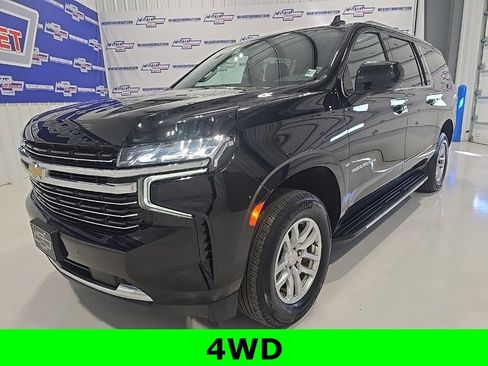 Used 2024 Chevrolet Suburban LT image 3