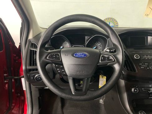 Used 2017 Ford Focus SE image 8