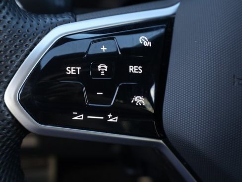 Certified 2023 Volkswagen Tiguan SE R-Line image 21