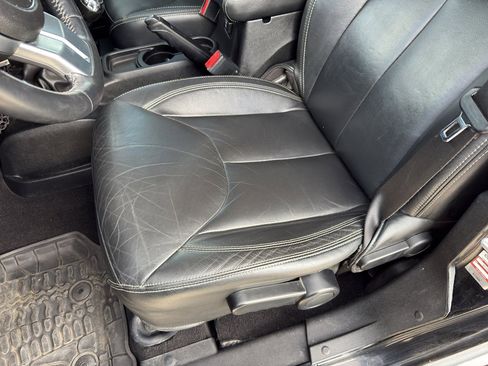 Used 2015 Jeep Wrangler Unlimited Rubicon image 11