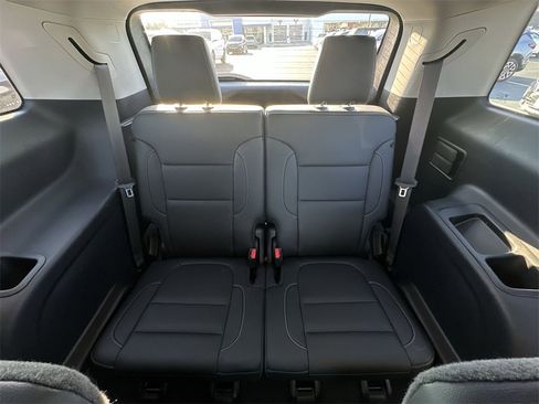 Used 2023 GMC Acadia SLT w/ Preferred Package image 23