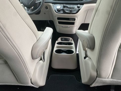 Used 2017 Chrysler Pacifica Touring Plus image 28