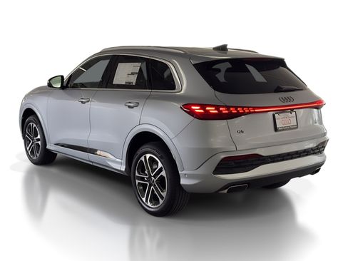New 2025 Audi Q5 Premium w/ 19" Wheel Package image 3