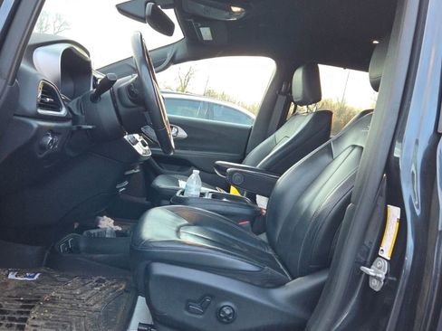 Used 2020 Chrysler Pacifica Touring-L image 8