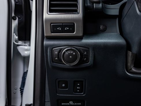 Used 2022 Ford F350 Platinum image 21