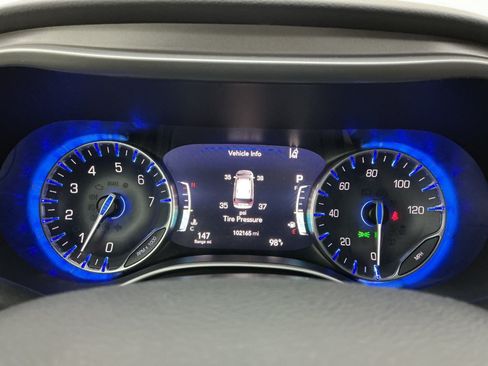 Used 2020 Chrysler Pacifica Touring w/ Advanced Safetytec Group FWD image 26
