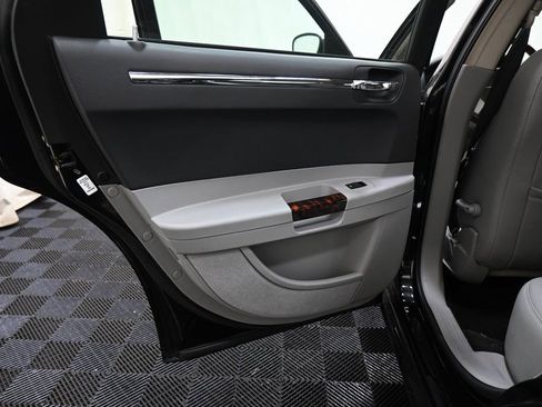 Used 2006 Chrysler 300 C w/ Sound Group II image 22