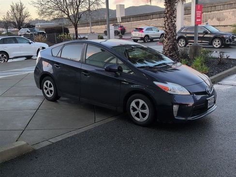 Used 2015 Toyota Prius Two image 5
