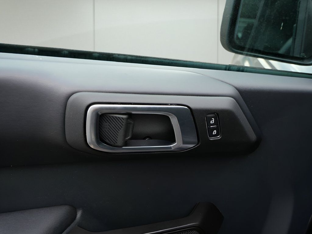 Used 2025 Ford Bronco Badlands AWD/4WD image 15