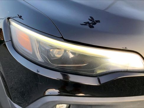 Used 2019 Jeep Cherokee Trailhawk AWD/4WD image 25