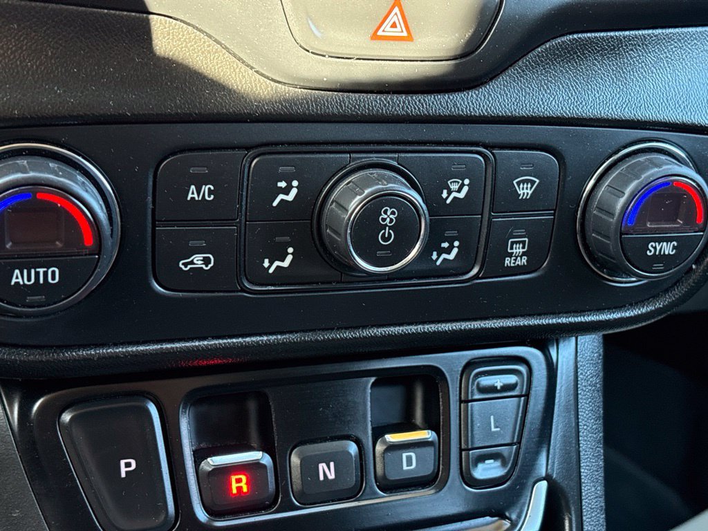 Used 2018 GMC Terrain SLE w/ Driver Convenience Package AWD/4WD image 17