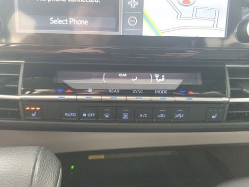 Used 2023 Toyota Sienna XLE image 26