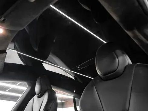 Used 2022 Tesla Model S image 5