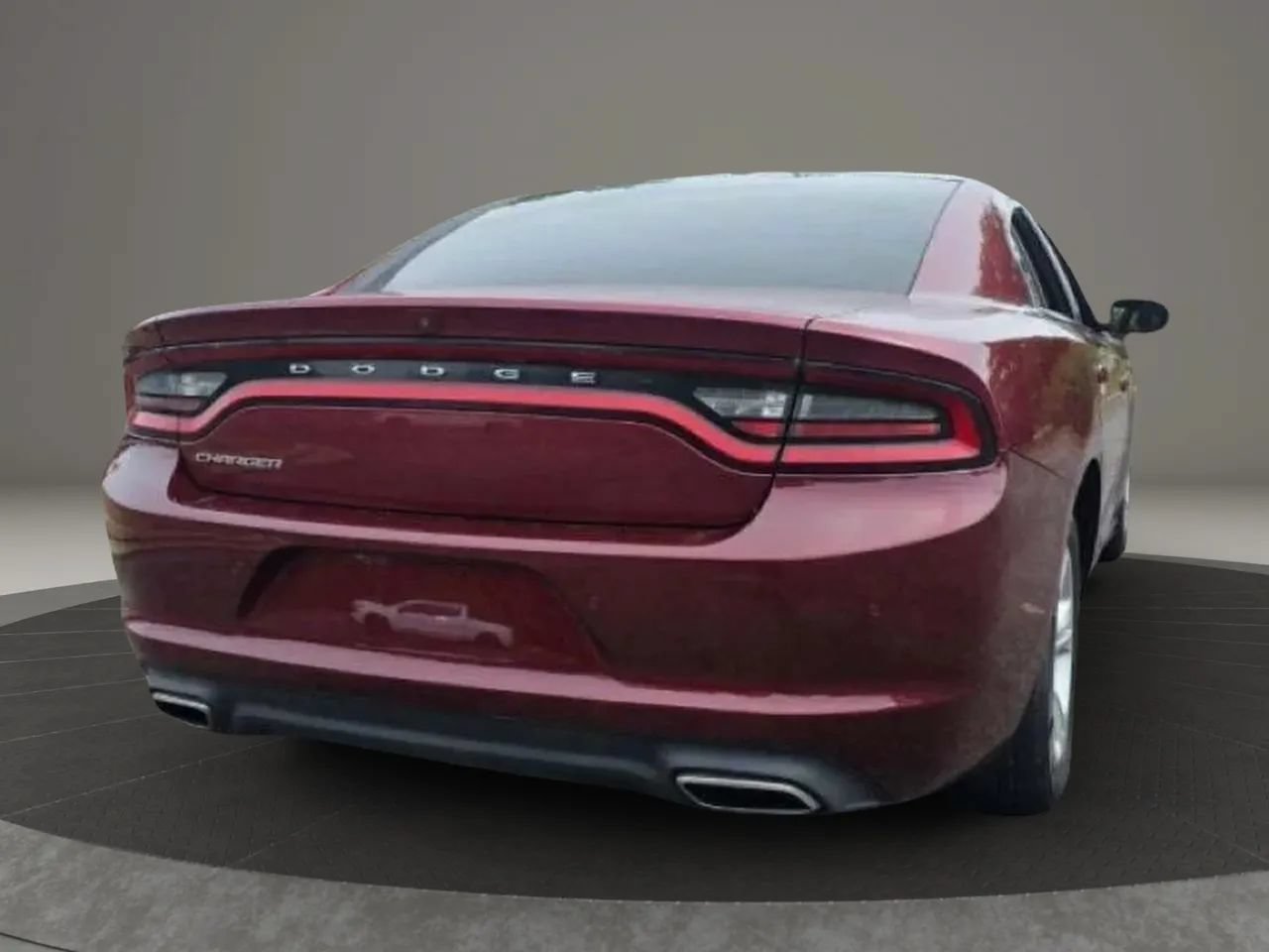 Used 2019 Dodge Charger SXT RWD image 2