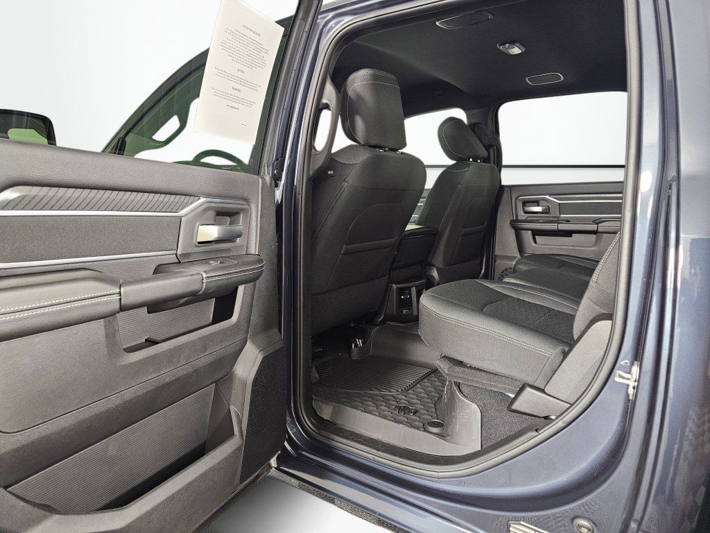 New 2026 RAM 3500 Big Horn AWD/4WD image 34