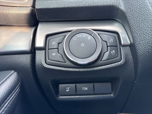 Used 2018 Ford Explorer XLT w/ Equipment Group 202A image 11