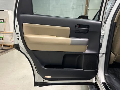 Used 2016 Toyota Sequoia SR5 image 21