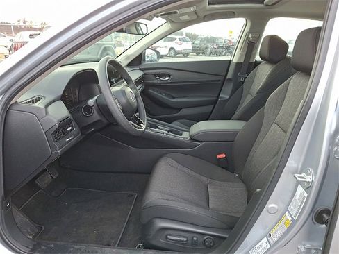 Certified 2025 Honda Accord SE image 9