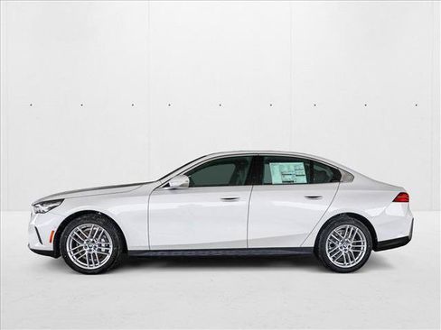 Used 2025 BMW 530i xDrive AWD/4WD image 8