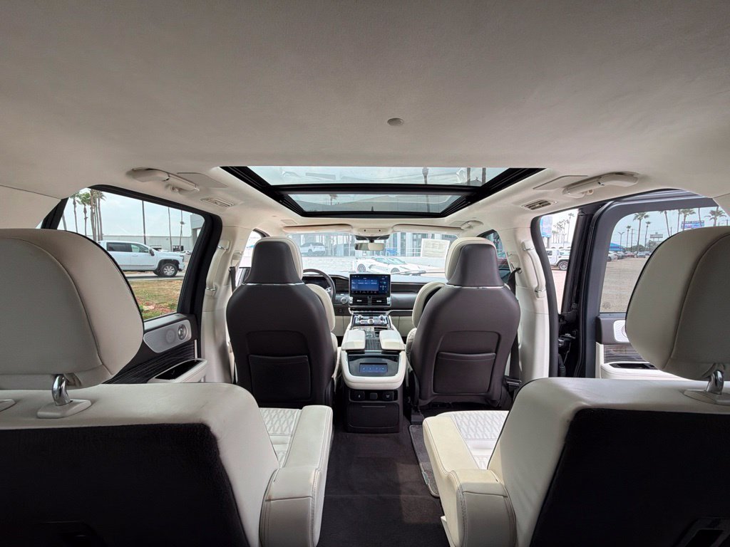 Used 2023 Lincoln Nautilus FWD w/ Premium Package image 11