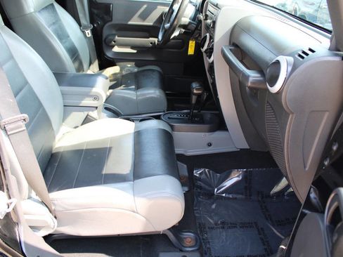 Used 2010 Jeep Wrangler Unlimited Sahara image 8