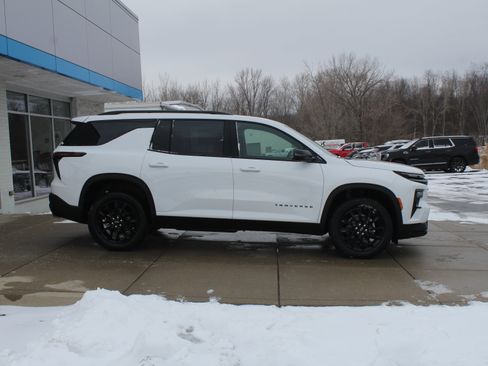 New 2026 Chevrolet Traverse LT w/ Midnight/Sport Edition image 3