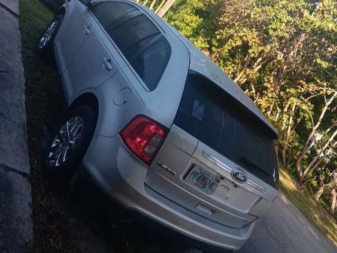 Used 2013 Ford Edge Limited w/ Driver Entry Pkg image 4