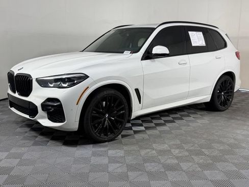 Used 2022 BMW X5 xDrive40i w/ M Sport Package AWD/4WD image 2