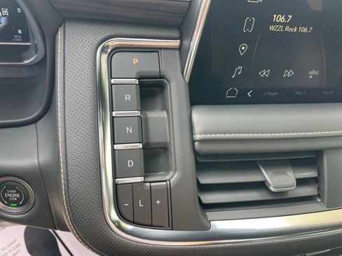 Used 2022 GMC Yukon XL SLT w/ SLT Premium Package image 21